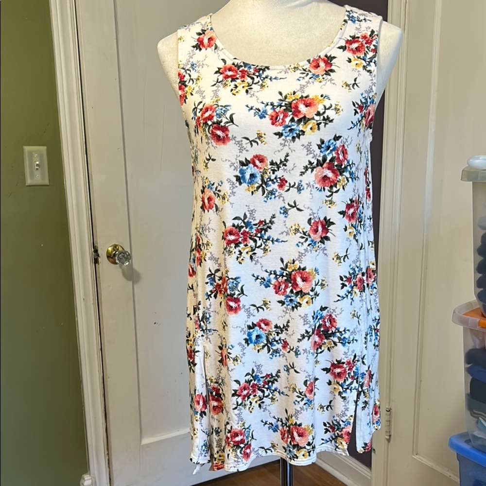Gilli Sleeveless Scoop Neck Tunic
